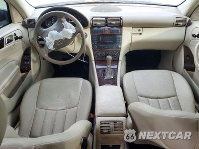 Zdjęcie 8 z 12 samochodu: 2006 MERCEDES-BENZ C 350 VIN:WDBRF56H66F740706 - miniatura