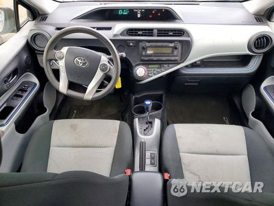 Zdjęcie 8 z 12 samochodu: 2012 TOYOTA PRIUS C TWO VIN:JTDKDTB37C1023408 - miniatura