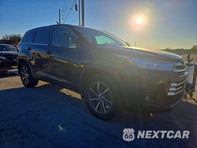 Czwarte zdjęcie samochodu z boku: 2017 TOYOTA HIGHLANDER XLE VIN:5TDJZRFHXHS468421 - miniatura