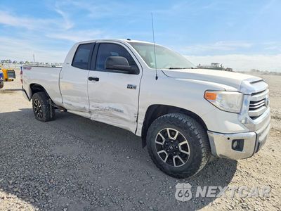 Czwarte zdjęcie samochodu z boku: 2017 TOYOTA TUNDRA SR5 VIN:5TFUW5F10HX586702 - miniatura
