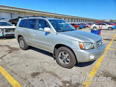 Czwarte zdjęcie samochodu z boku: 2005 TOYOTA HIGHLANDER BASE VIN:JTEEP21A450077672 - miniatura