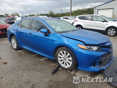 Czwarte zdjęcie samochodu z boku: 2020 TOYOTA CAMRY LE VIN:4T1C11BKXLU018643 - miniatura