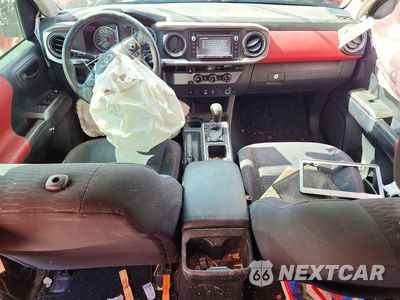 Zdjęcie 8 z 12 samochodu: 2018 TOYOTA TACOMA SR5 V6 VIN:3TMAZ5CN5JM073085 - miniatura