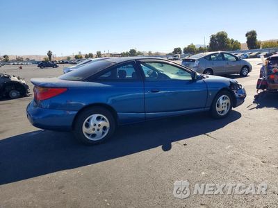 Trzecie zdjęcie samochodu z tyłu: 2002 SATURN SC2 VIN:1G8ZY14702Z179548 - miniatura