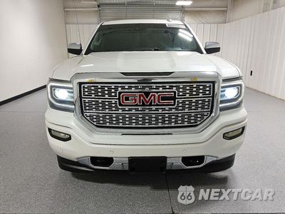 Piąte zdjęcie samochodu w środku: 2018 GMC SIERRA K1500 DENALI VIN:3GTU2PEJXJG457028 - miniatura