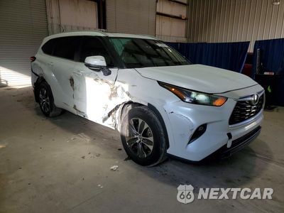 Czwarte zdjęcie samochodu z boku: 2023 TOYOTA HIGHLANDER XLE VIN:5TDKDRBH9PS022512 - miniatura
