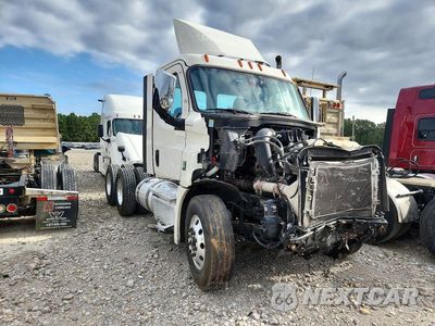 Czwarte zdjęcie samochodu z boku: 2023 FREIGHTLINER CASCADIA 126 SEMI TRUCK VIN:3AKJHLDV5PDNY4622 - miniatura