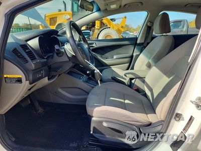 Zdjęcie 7 z 12 samochodu: 2014 KIA FORTE LX VIN:KNAFX4A68E5212605 - miniatura