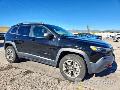 Czwarte zdjęcie samochodu z boku: 2019 JEEP CHEROKEE TRAILHAWK VIN:1C4PJMBN6KD161427 - miniatura
