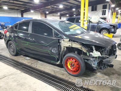 Czwarte zdjęcie samochodu z boku: 2016 KIA FORTE LX VIN:KNAFK4A63G5568459 - miniatura