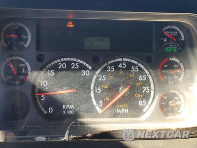 Zdjęcie 9 z 13 samochodu: 2015 FREIGHTLINER CASCADIA SEMI TRUCK VIN:1FUJGEBG2FLGN1852 - miniatura