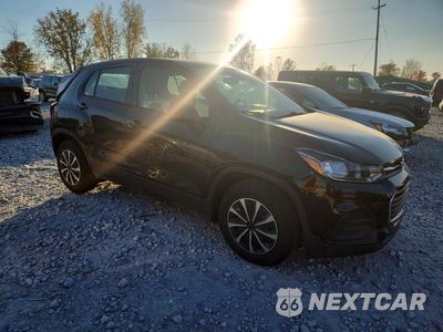 Czwarte zdjęcie samochodu z boku: 2017 CHEVROLET TRAX LS VIN:3GNCJKSB5HL211365 - miniatura