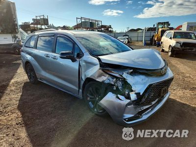 Czwarte zdjęcie samochodu z boku: 2025 TOYOTA SIENNA XSE VIN:5TDCRKEC5SS289703 - miniatura