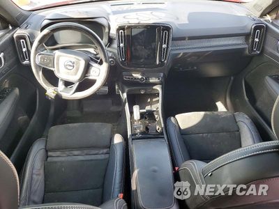 Zdjęcie 8 z 13 samochodu: 2021 VOLVO XC40 T5 R-DESIGN VIN:YV4162UM1M2468211 - miniatura