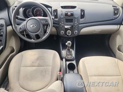 Zdjęcie 8 z 12 samochodu: 2012 KIA FORTE EX VIN:KNAFU4A24C5595462 - miniatura