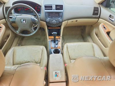 Zdjęcie 8 z 12 samochodu: 2004 HONDA ACCORD EX VIN:1HGCM665X4A052518 - miniatura