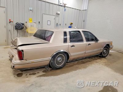 Trzecie zdjęcie samochodu z tyłu: 1992 LINCOLN TOWN CAR EXECUTIVE VIN:1LNLM81W1NY631816 - miniatura
