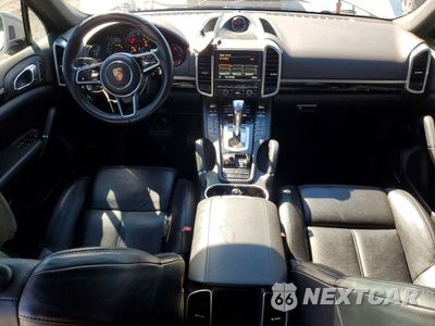 Zdjęcie 8 z 13 samochodu: 2016 PORSCHE CAYENNE VIN:WP1AA2A29GLA01927 - miniatura