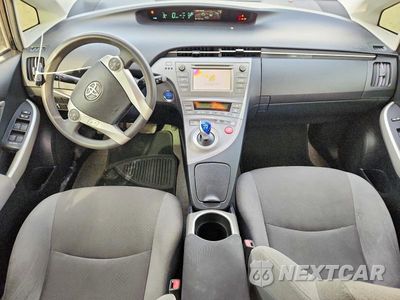 Zdjęcie 8 z 12 samochodu: 2015 TOYOTA PRIUS TWO VIN:JTDKN3DU5F0462135 - miniatura