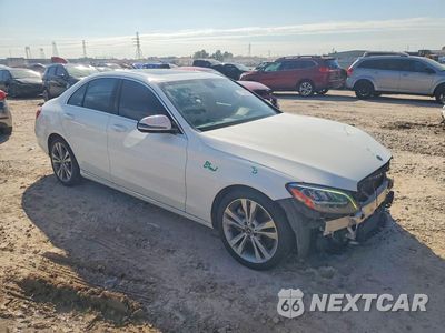 Czwarte zdjęcie samochodu z boku: 2019 MERCEDES-BENZ C 300 VIN:55SWF8DB4KU297859 - miniatura