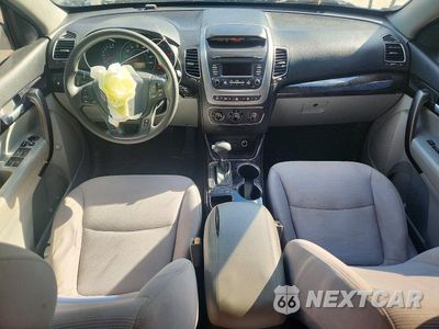 Zdjęcie 8 z 13 samochodu: 2015 KIA SORENTO LX VIN:5XYKT3A66FG620195 - miniatura