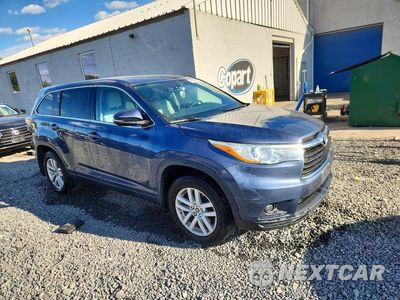Czwarte zdjęcie samochodu z boku: 2016 TOYOTA HIGHLANDER LE VIN:5TDBKRFH1GS244042 - miniatura