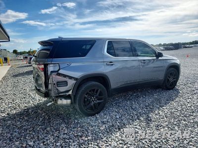 Trzecie zdjęcie samochodu z tyłu: 2021 CHEVROLET TRAVERSE LS VIN:1GNERFKW5MJ227921 - miniatura