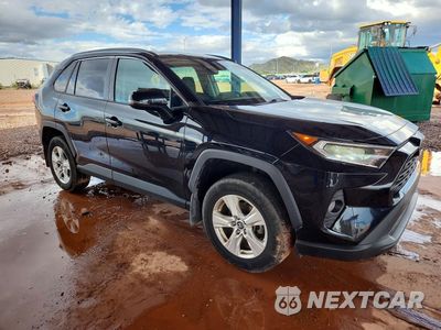 Czwarte zdjęcie samochodu z boku: 2021 TOYOTA RAV4 XLE VIN:2T3P1RFV2MC166137 - miniatura