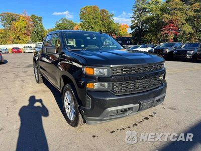 Czwarte zdjęcie samochodu z boku: 2021 CHEVROLET SILVERADO K1500 CUSTOM VIN:1GCPYBEK5MZ415653 - miniatura