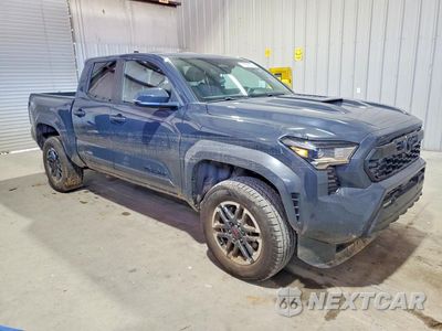 Czwarte zdjęcie samochodu z boku: 2024 TOYOTA TACOMA TRD SPORT VIN:3TYLB5JN6RT029399 - miniatura