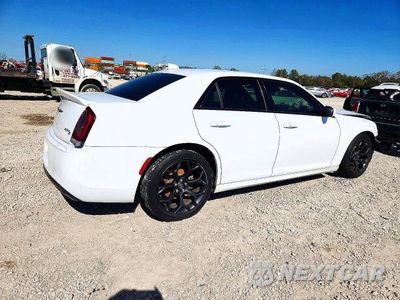 Trzecie zdjęcie samochodu z tyłu: 2019 CHRYSLER 300 S VIN:2C3CCABT6KH704935 - miniatura