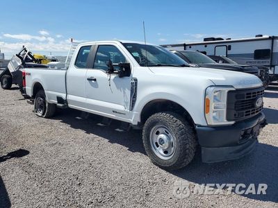 Czwarte zdjęcie samochodu z boku: 2023 FORD F350 SUPER DUTY VIN:1FT8X3BT6PEC51187 - miniatura