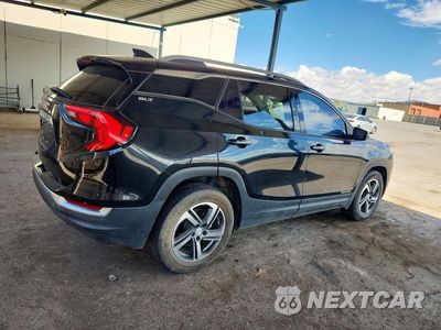 Trzecie zdjęcie samochodu z tyłu: 2020 GMC TERRAIN SLT VIN:3GKALPEV3LL300104 - miniatura