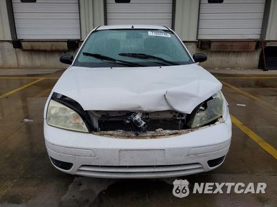 Piąte zdjęcie samochodu w środku: 2005 FORD FOCUS ZX4 VIN:1FAFP34N35W122083 - miniatura