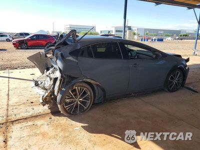 Trzecie zdjęcie samochodu z tyłu: 2026 TOYOTA PRIUS XLE VIN:JTDACAAU0T3067249 - miniatura