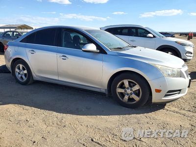 Czwarte zdjęcie samochodu z boku: 2014 CHEVROLET CRUZE LT VIN:1G1PC5SB0E7467363 - miniatura