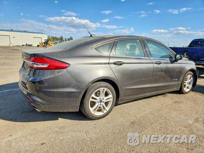 Trzecie zdjęcie samochodu z tyłu: 2018 FORD FUSION S HYBRID VIN:3FA6P0UUXJR273649 - miniatura