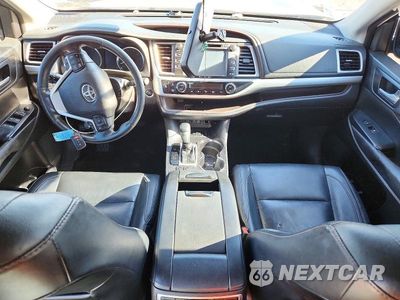Zdjęcie 8 z 13 samochodu: 2017 TOYOTA HIGHLANDER XLE VIN:5TDJZRFHXHS470511 - miniatura