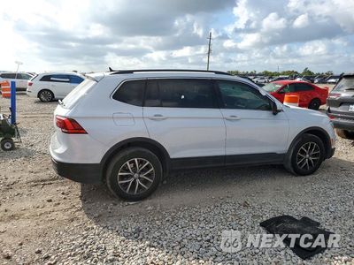 Trzecie zdjęcie samochodu z tyłu: 2019 VOLKSWAGEN TIGUAN VIN:3VV3B7AX8KM029212 - miniatura
