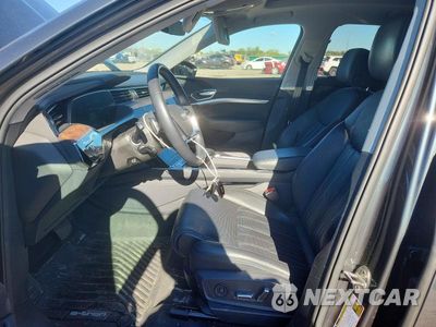 Zdjęcie 7 z 14 samochodu: 2019 AUDI E-TRON PRESTIGE VIN:WA1VABGE1KB009100 - miniatura