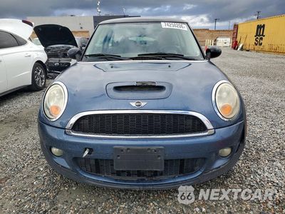 Piąte zdjęcie samochodu w środku: 2010 MINI COOPER S VIN:WMWMF7C56ATZ34743 - miniatura