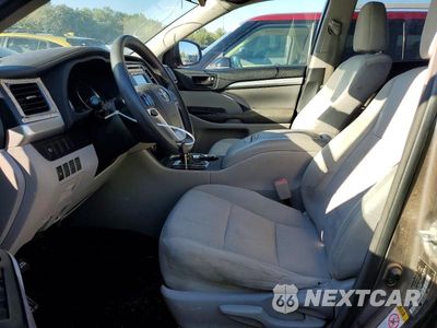 Zdjęcie 7 z 13 samochodu: 2018 TOYOTA HIGHLANDER LE VIN:5TDZARFH3JS034471 - miniatura