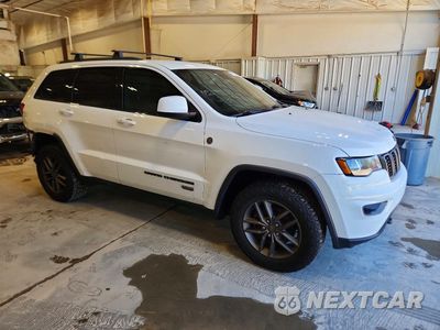 Czwarte zdjęcie samochodu z boku: 2016 JEEP GRAND CHEROKEE LAREDO VIN:1C4RJFAG4GC333409 - miniatura