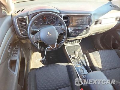 Zdjęcie 8 z 13 samochodu: 2017 MITSUBISHI OUTLANDER SE VIN:JA4AD3A31HZ021413 - miniatura