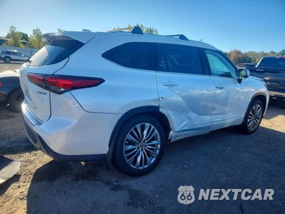 Trzecie zdjęcie samochodu z tyłu: 2022 TOYOTA HIGHLANDER HYBRID PLATINUM VIN:5TDEBRCHXNS070082 - miniatura