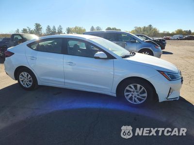 Czwarte zdjęcie samochodu z boku: 2019 HYUNDAI ELANTRA SE VIN:5NPD74LF5KH496097 - miniatura