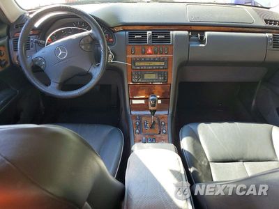 Zdjęcie 8 z 12 samochodu: 2002 MERCEDES-BENZ E 320 VIN:WDBJF65J52B500765 - miniatura