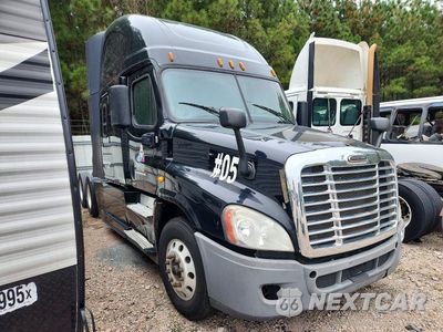 Czwarte zdjęcie samochodu z boku: 2014 FREIGHTLINER CASCADIA SEMI TRUCK VIN:3AKJGLD58ESFH3091 - miniatura