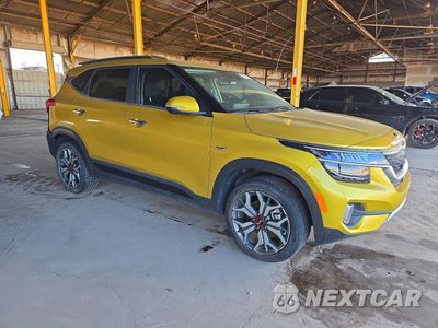Czwarte zdjęcie samochodu z boku: 2021 KIA SELTOS SX VIN:KNDETCA25M7088636 - miniatura
