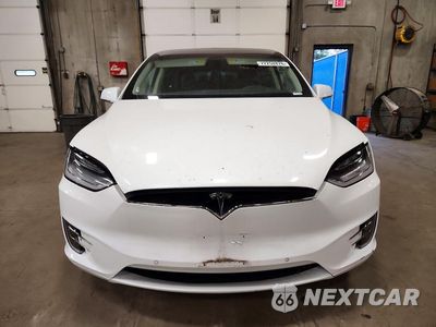 Piąte zdjęcie samochodu w środku: 2016 TESLA MODEL X VIN:5YJXCAE26GF030329 - miniatura